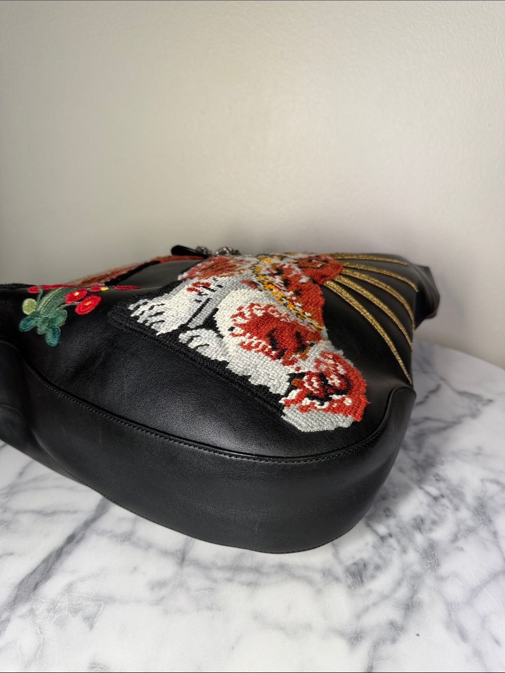 Gucci
Dog Embroidered Extra Large Dionysus Hobo - Picture 17 of 17